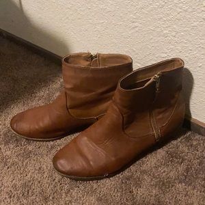 Size 9 light brown boots